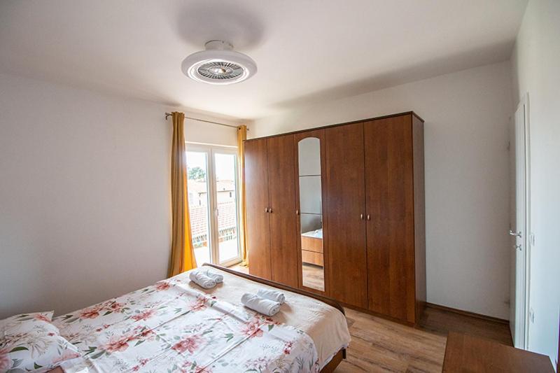 Apartment Zvjezdana Omiš Esterno foto